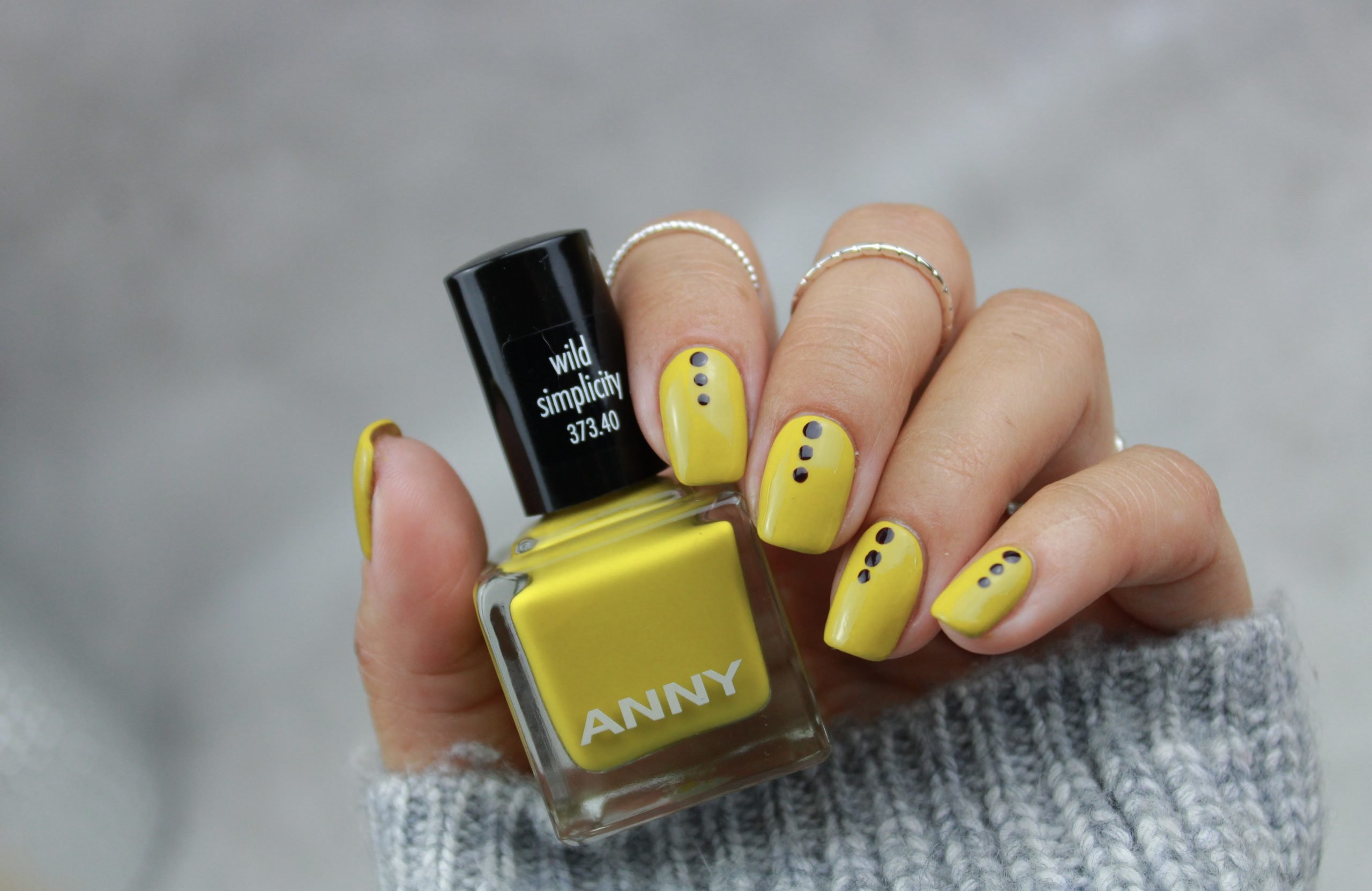 Classy Dot Nail Art | ANNY