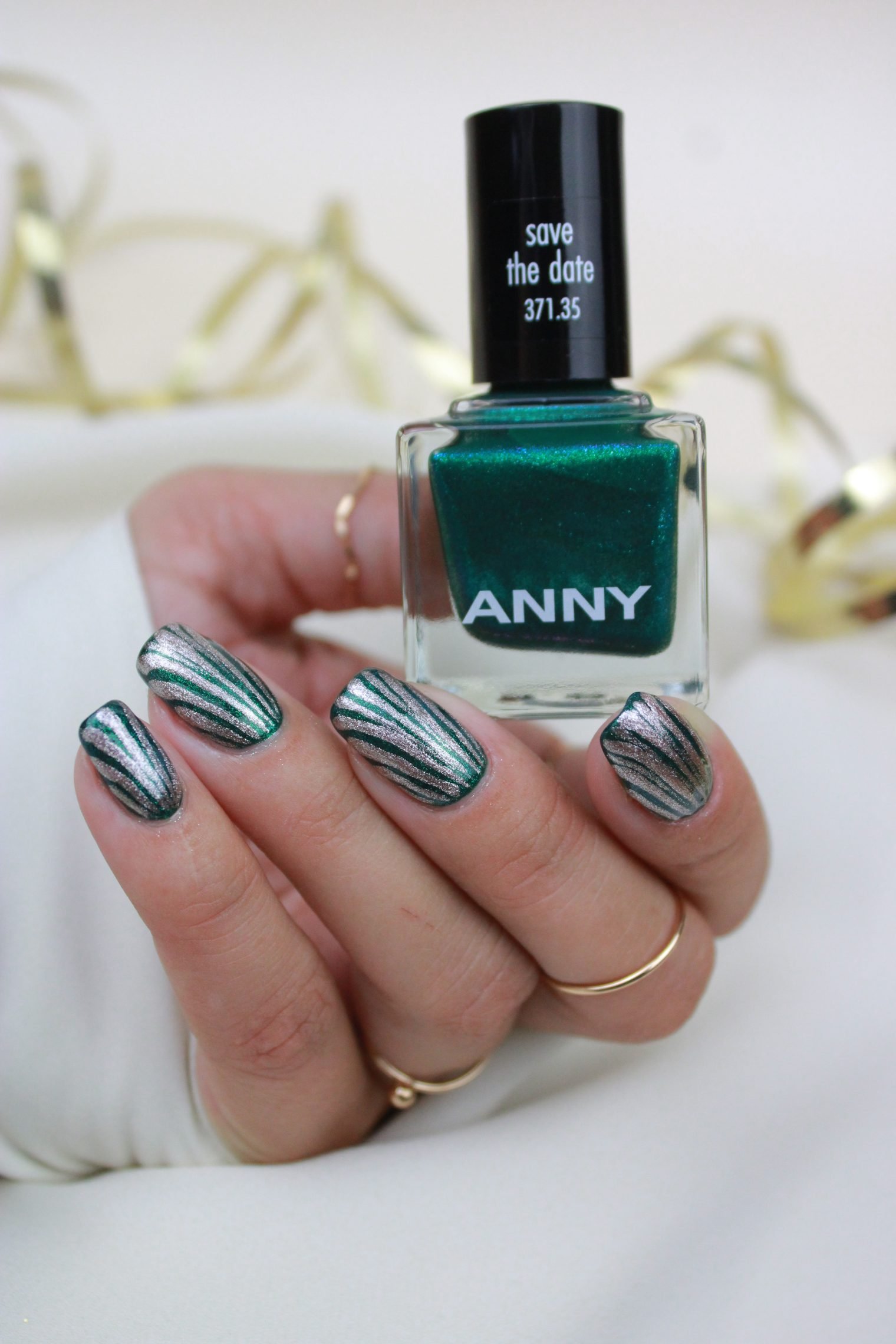Green Christmas Ball Nail Art | ANNY