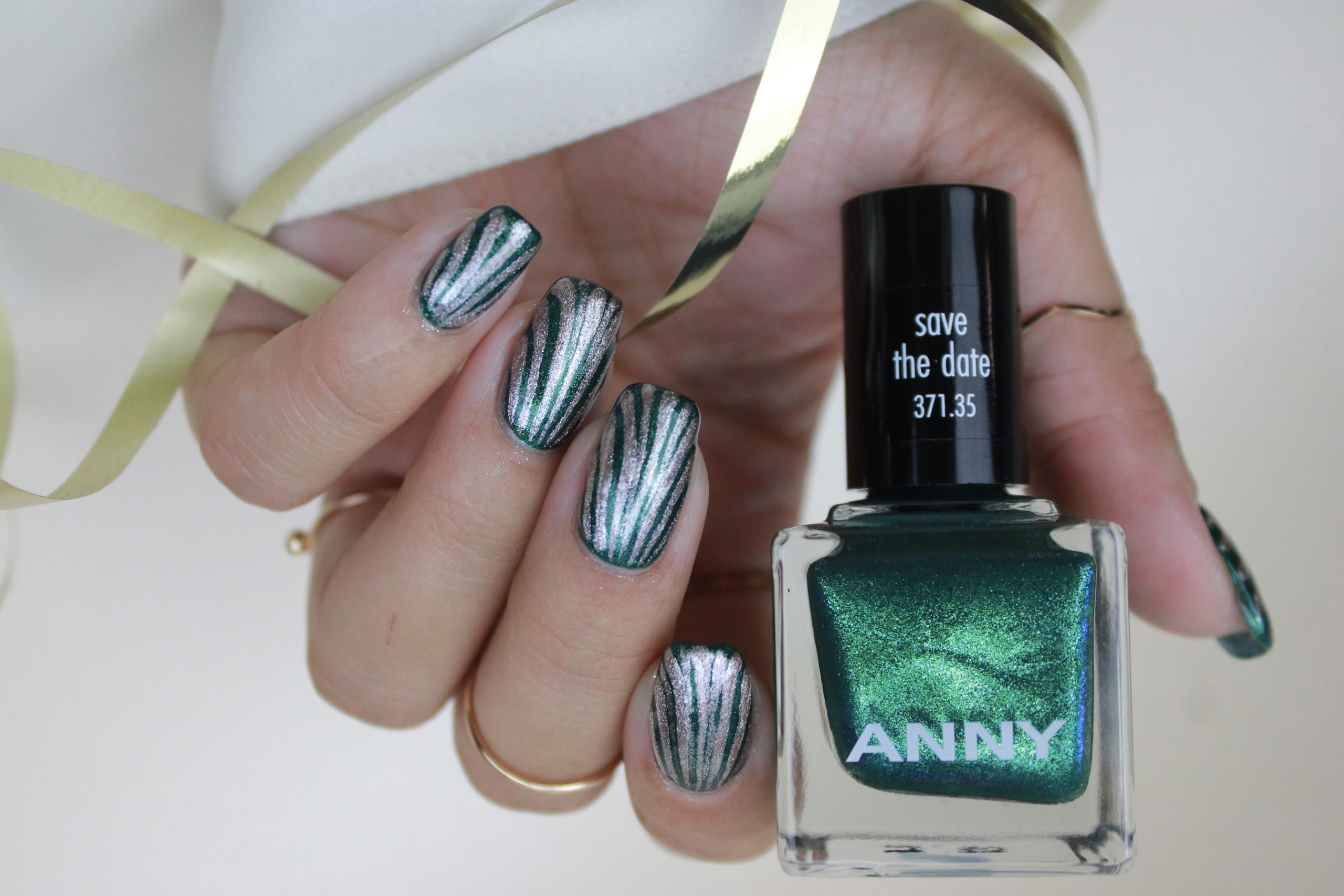 Green Christmas Ball Nail Art | ANNY