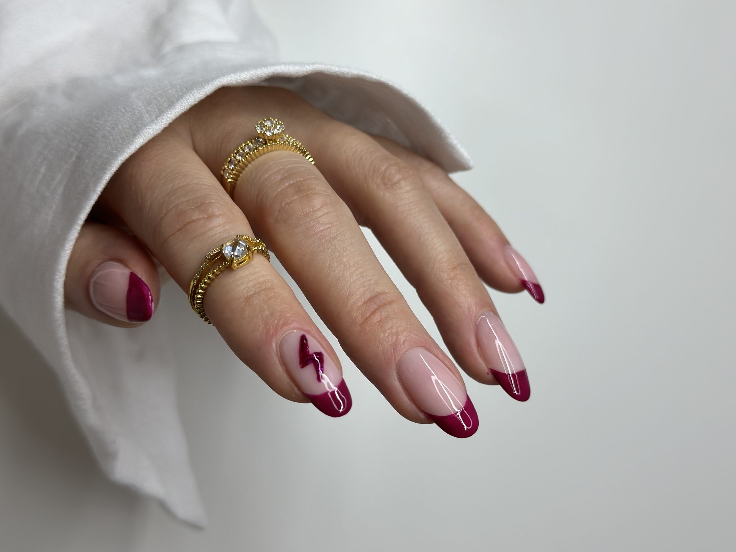 The Vanilla Chrome Manicure Is Summer's Hottest Nail Trend | Vogue